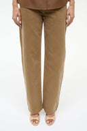 Porcini-brown straight-leg trousers, ankle length, with front seam and belt loops