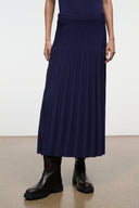 Midnight pleated midi skirt with elastic waist and vertical pleats
