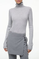 Ash grey cashmere turtleneck sweater with long sleeves and ribbed collar