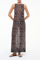 Sleeveless long dress with tortoise-brown abstract allover print