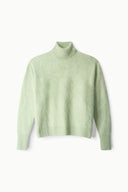 Spearmint cashmere turtleneck sweater with long sleeves